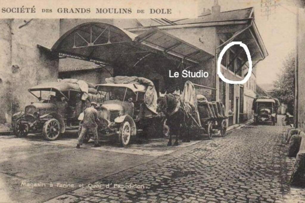 Studio Au Moulin " Design Noir " Vue Unique Dole Esterno foto